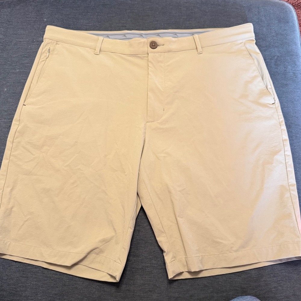 Tommy Bahama Chip Shot Shorts 38 Mens Tan Beige 10 Inch Inseam Golf Performance
